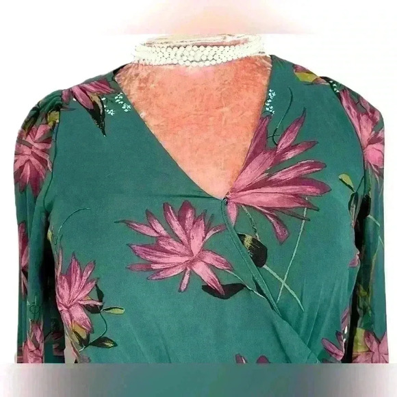Ava & Viv Faux Wrap Floral Green Dress (340) - Picture 8 of 13